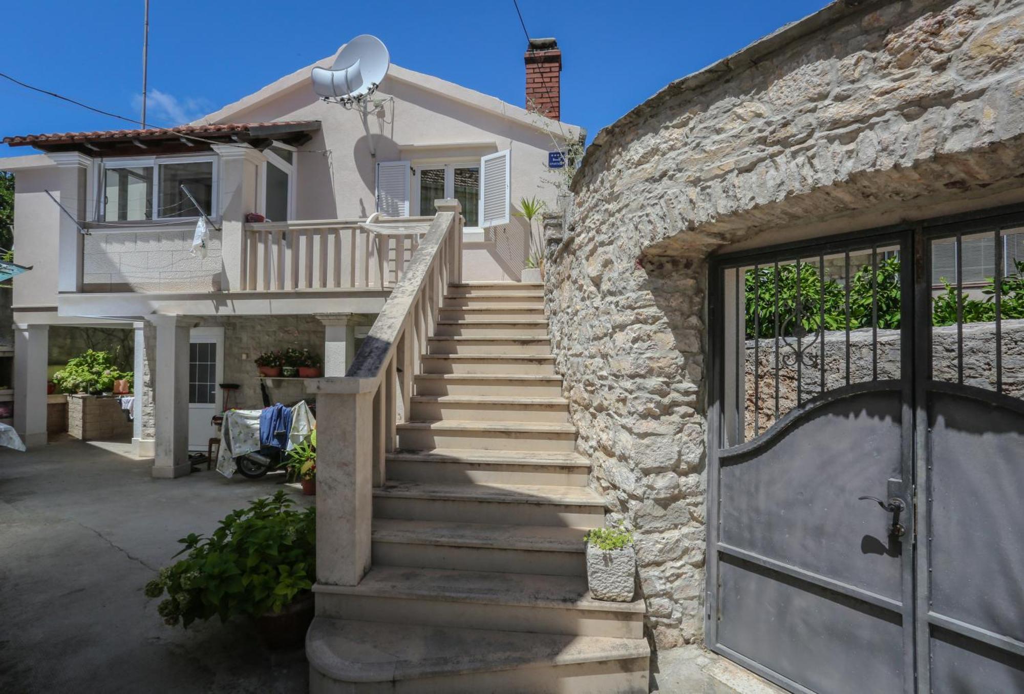 Tonka Apartmán Supetar